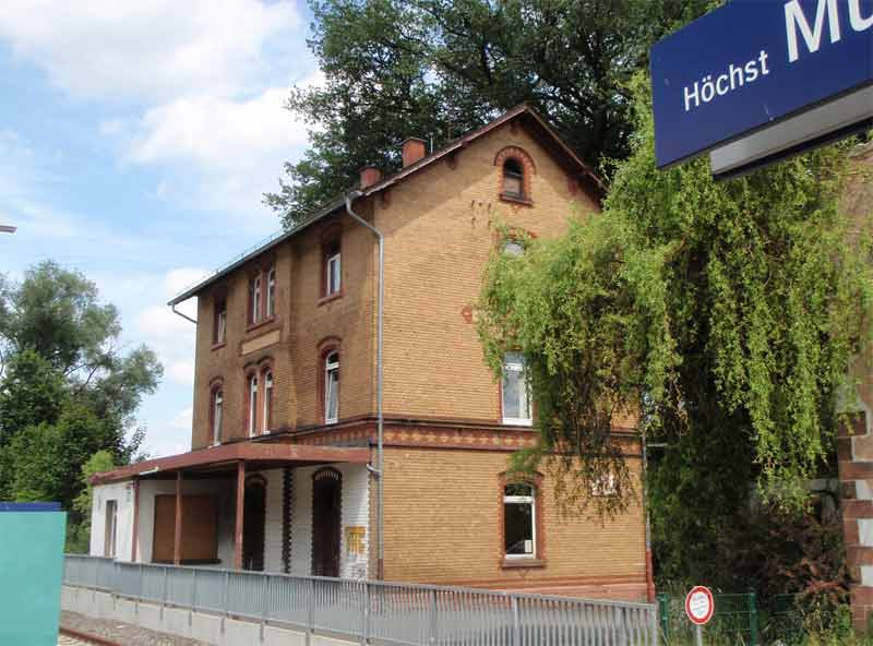Bahnhofsgebäude Sommer 2013. D. Diehl